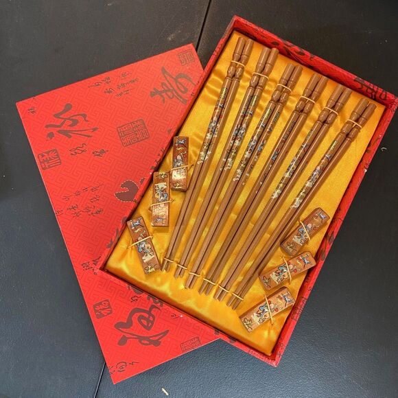 New Set High Ranking Present Chopsticks China & Rests 6 Pairs Wooden Novelty - Picture 2 of 12